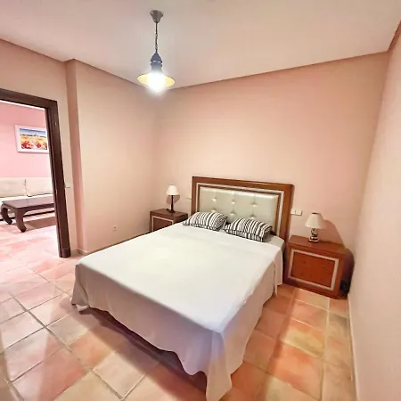 Golden Mile Villa *